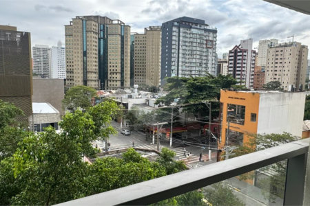 Studio mobiliado de 26m para locação em Moema