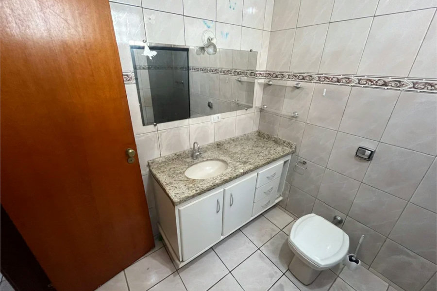 Casa Assobradada à Venda – Conforto, Excelente Acabamento e Localização Central
