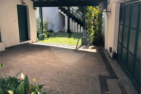 Sobrado à venda com 3 quartos, sendo 1 suíte,  em Panamby, São Paulo, SP