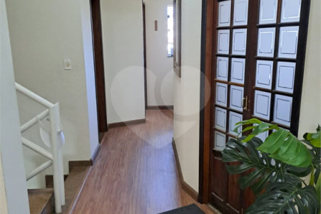 Sobrado à venda com 3 quartos, sendo 1 suíte,  em Vila Oliveira, Mogi das Cruzes, SP