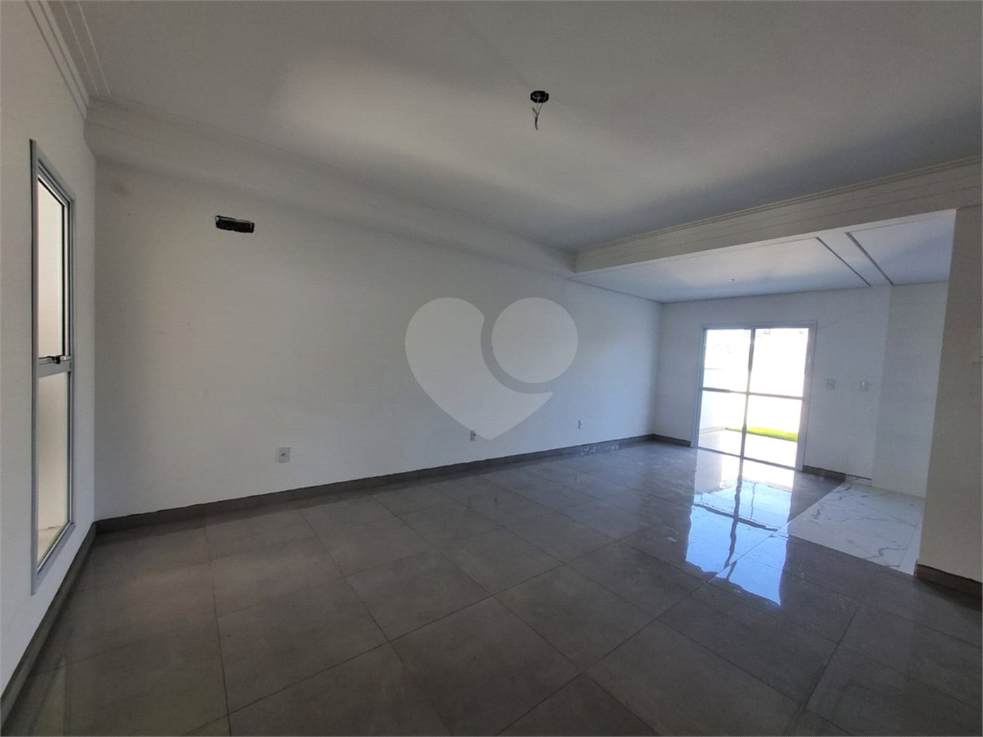 Casa à venda com 3 quartos, sendo 1 suíte, no condomínio Residencial Américo Figueiredo, Sorocaba - SP