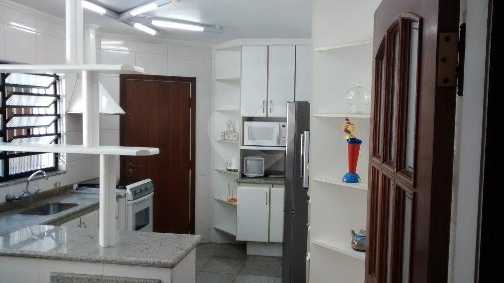Sobrado à venda com 4 suítes em Vila Irmãos Arnoni, São Paulo, SP