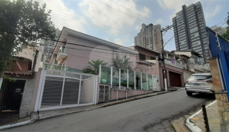 Casa à venda com 3 quartos, sendo 2 suítes,  no condomínio Mário Araújo, São Paulo - SP
