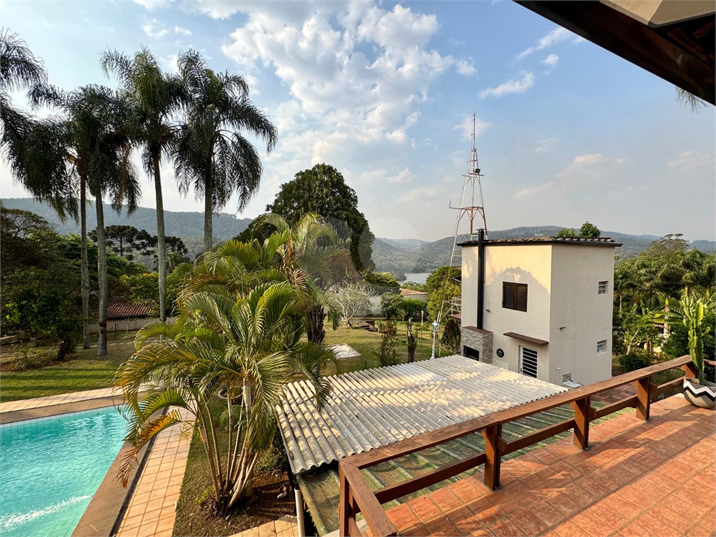 Casa à venda com 7 quartos, sendo 4 suítes, no condomínio Campos de Mairiporã Gleba 1, Mairiporã - SP