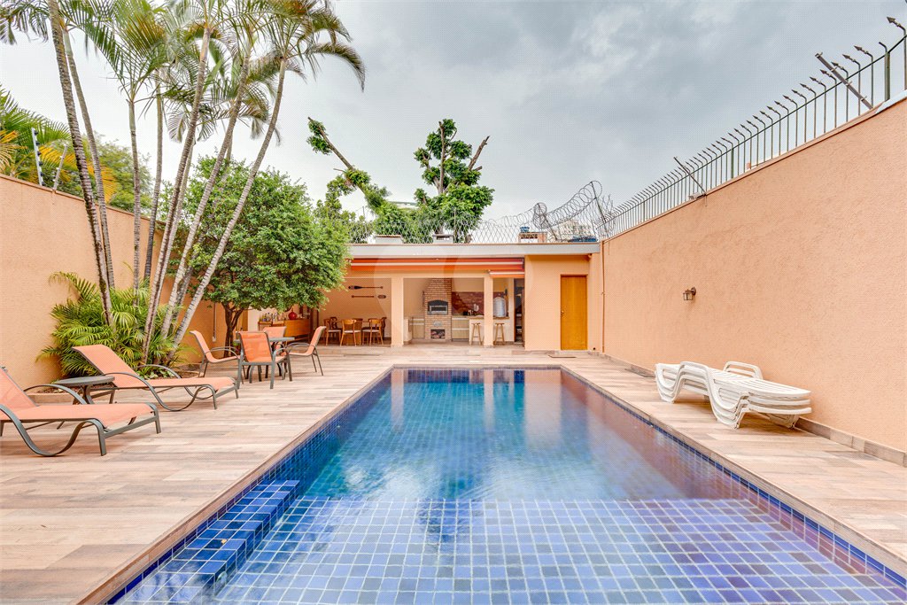 Casa à venda com 4 quartos, sendo 1 suíte, em Brooklin Paulista, São Paulo, SP