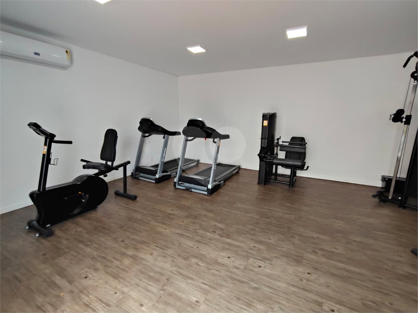 Apartamento à venda ou para alugar com 3 quartos, sendo 2 suítes, em Vila Ginez, Itapetininga, SP