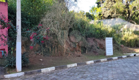 Terreno à venda no condomínio Champs Elysees Village, Mairiporã - SP