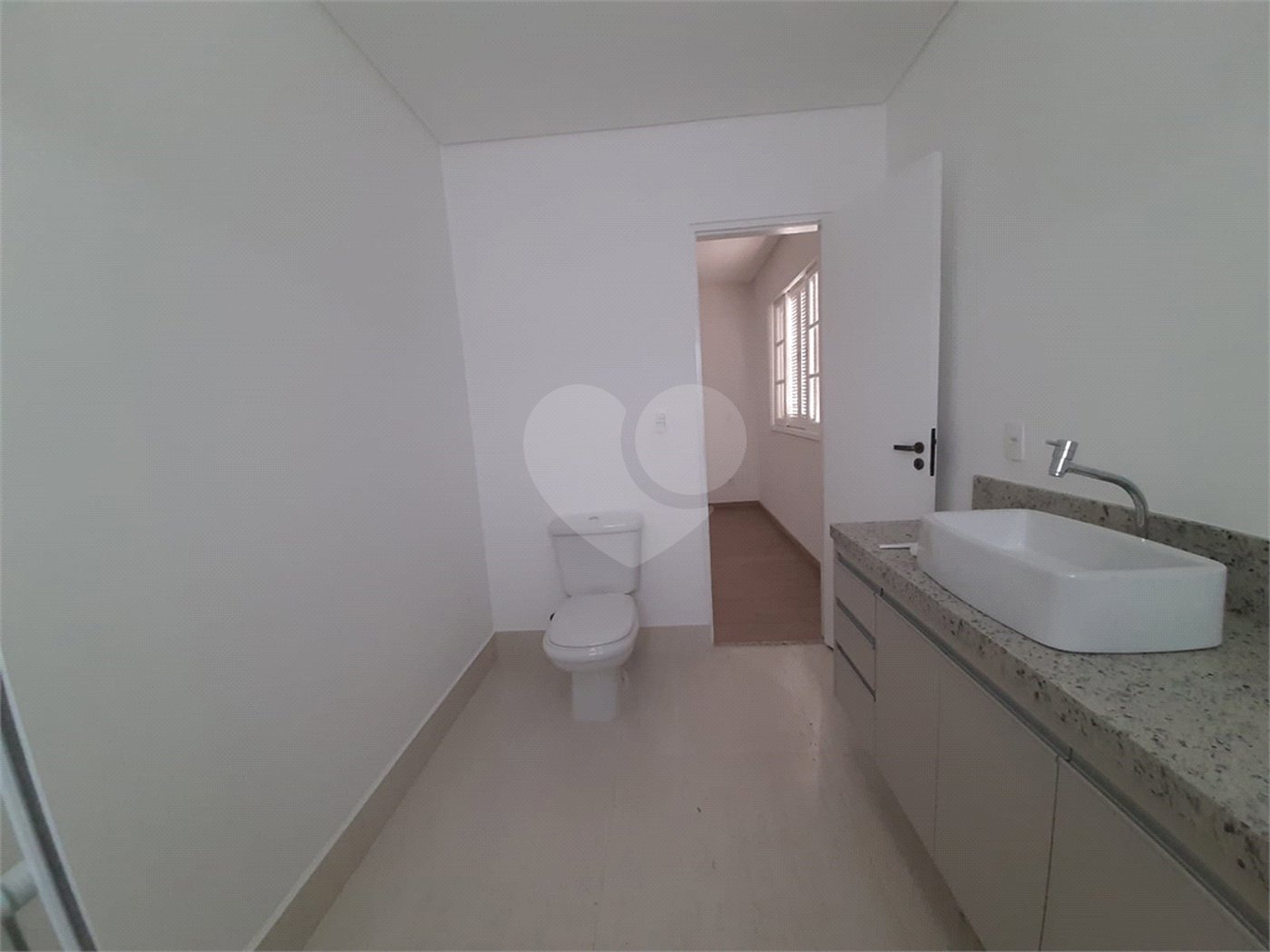 Sobrado à venda com 4 quartos, sendo 3 suítes, em Vila Paulicéia, São Paulo, SP