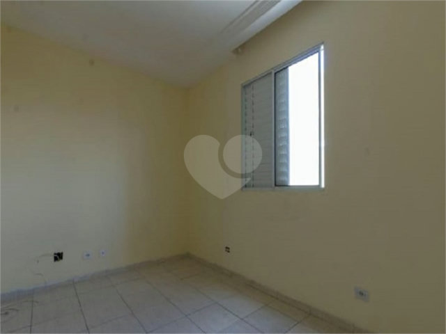 Casa para alugar com 2 quartos, sendo 1 suíte,  no condomínio Nova Carioba, São Paulo - SP