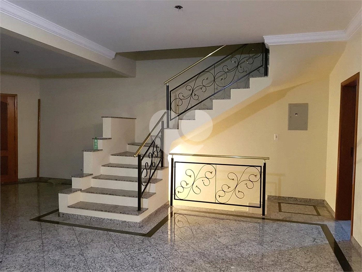 Casa à venda com 4 quartos, sendo 2 suítes, no condomínio Alpes da Cantareira, Mairiporã - SP