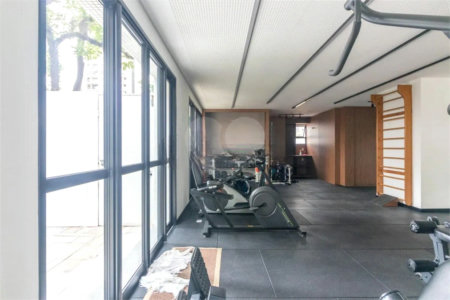 Apartamento à venda com 3 quartos, sendo 2 suítes, em Moema, São Paulo, SP