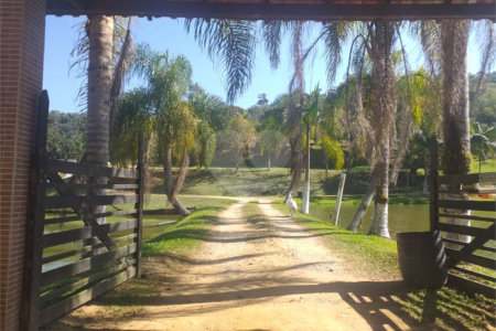 Sítio à venda com 4 quartos, sendo 1 suíte,  em Cruz das Almas, Biritiba-mirim, SP