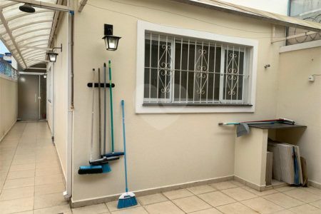 Sobrado à venda com 4 quartos, sendo 1 suíte, em Vila Campo Grande, São Paulo, SP