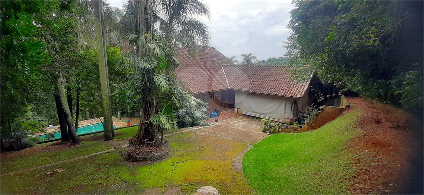 Casa à venda com 4 quartos, sendo 2 suítes, no condomínio Associação Reserva das Hortênsias, Mairiporã - SP