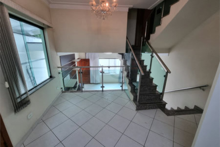 Casa à venda ou para alugar com 3 quartos, sendo 1 suíte,  em Bosque da Saúde, São Paulo, SP