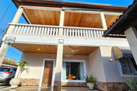 Casa à venda com 5 quartos, sendo 3 suítes,  no condomínio Colinas do Magarça, Rio de Janeiro - RJ