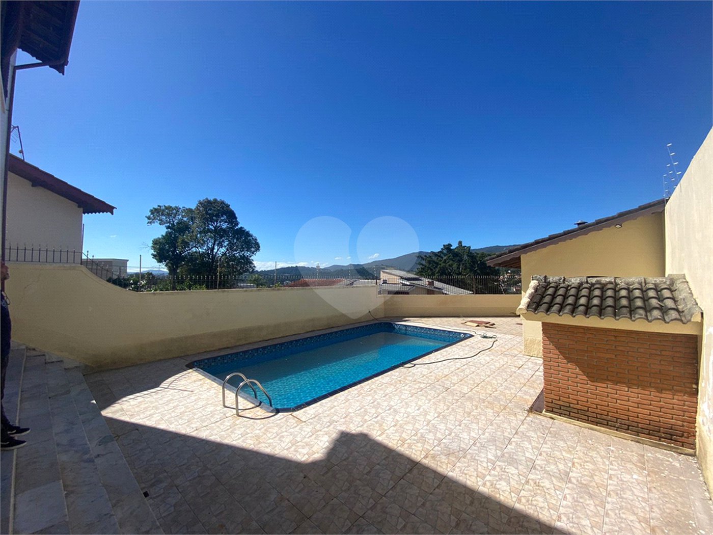 Casa à venda com 4 quartos, sendo 2 suítes,  em Jardim do Lago, Atibaia, SP