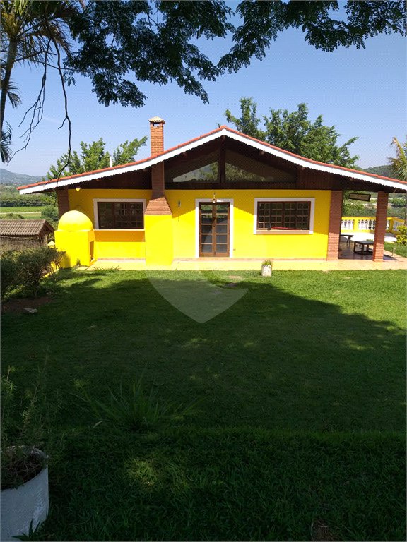 Chácara à venda com 4 quartos, sendo 2 suítes,  em Batatuba, Piracaia, SP