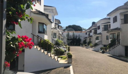 Casa à venda com 4 suítes no condomínio Vila das Emboabas, São Paulo - SP