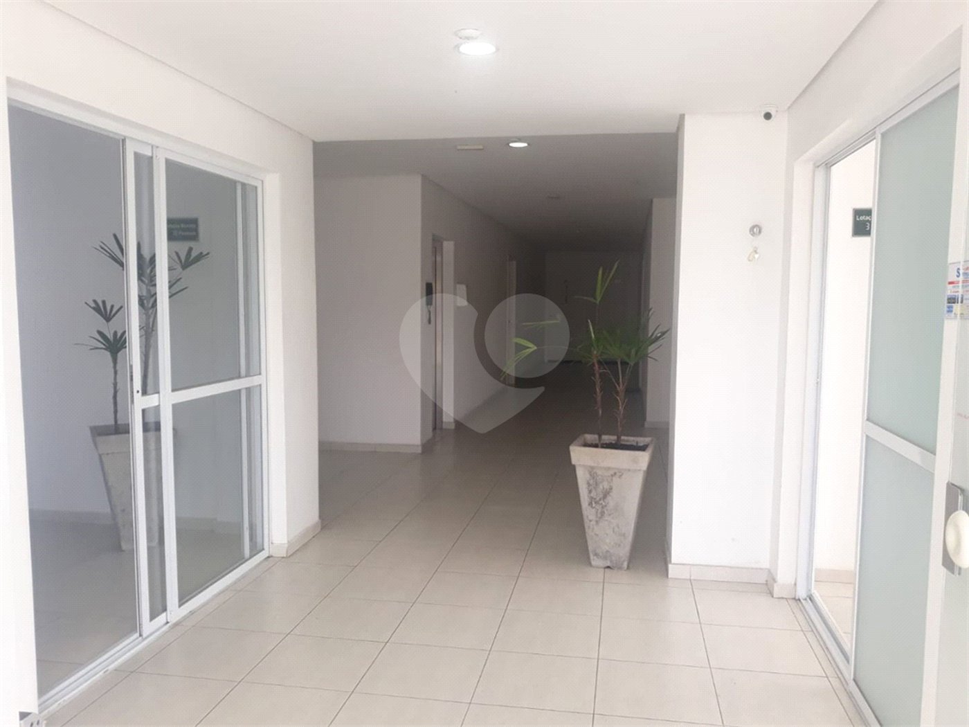 Apartamento à venda ou para alugar com 2 quartos, sendo 1 suíte,  em Vila Santa Isabel, São Roque, SP