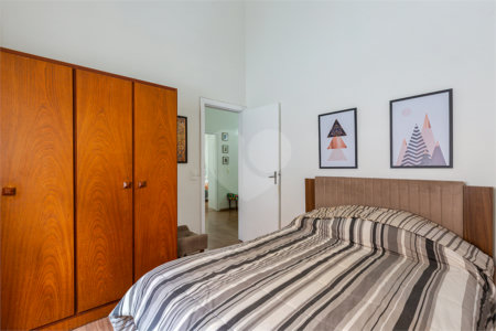 Sobrado à venda com 4 quartos, sendo 2 suítes,  em Vila Madalena, São Paulo, SP