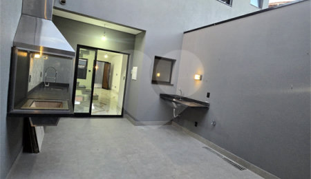 Sobrado à venda com 4 quartos, sendo 2 suítes,  em Vila Monumento, São Paulo, SP
