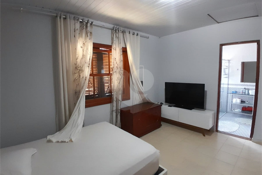 Casa à venda com 3 quartos, sendo 2 suítes,  no condomínio Alpes da Cantareira, Mairiporã - SP