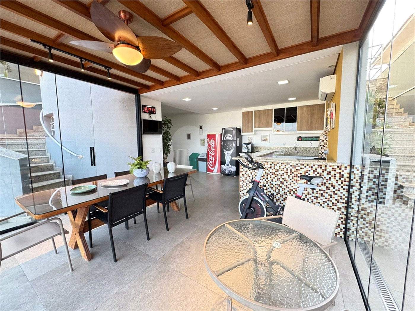 Casa à venda com 3 suítes no condomínio Terras de São Francisco, Vinhedo - SP