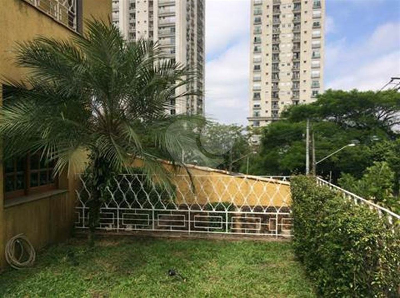 Sobrado à venda com 6 quartos, sendo 2 suítes, em Real Parque, São Paulo, SP