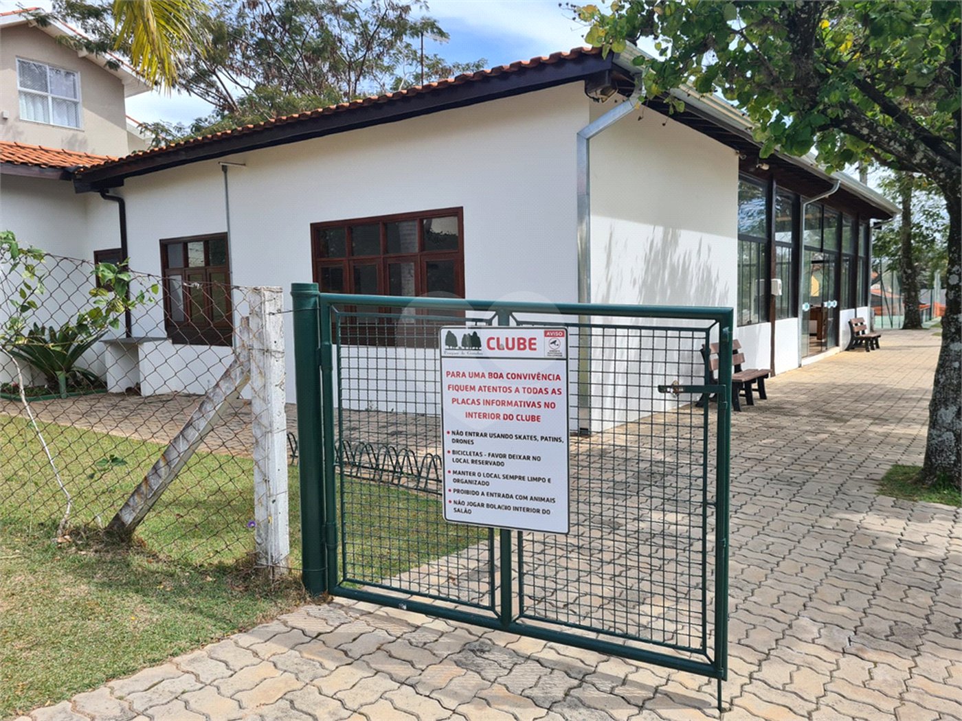 Casa à venda com 4 quartos, sendo 2 suítes, no condomínio Bosque de Grevilea, Vinhedo - SP