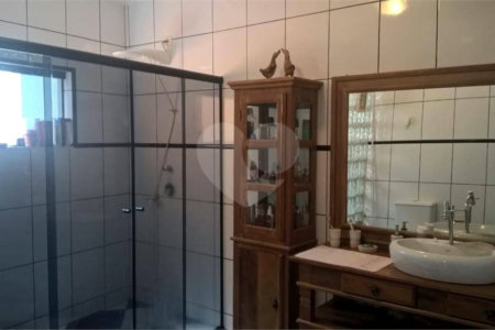 Sobrado à venda com 3 quartos, sendo 1 suíte, em Bocaina, Ribeirão Pires, SP