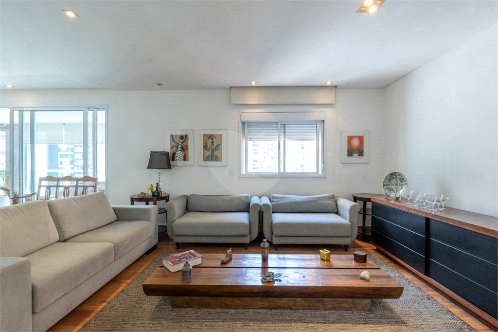 Apartamento à venda com 3 suítes em Campo Belo, São Paulo, SP