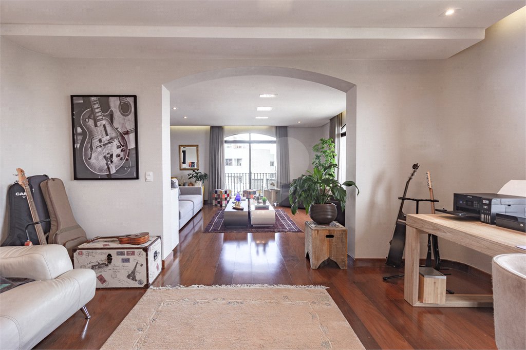 Apartamento à venda com 4 quartos, sendo 2 suítes,  em Jardim Parque Morumbi, São Paulo, SP
