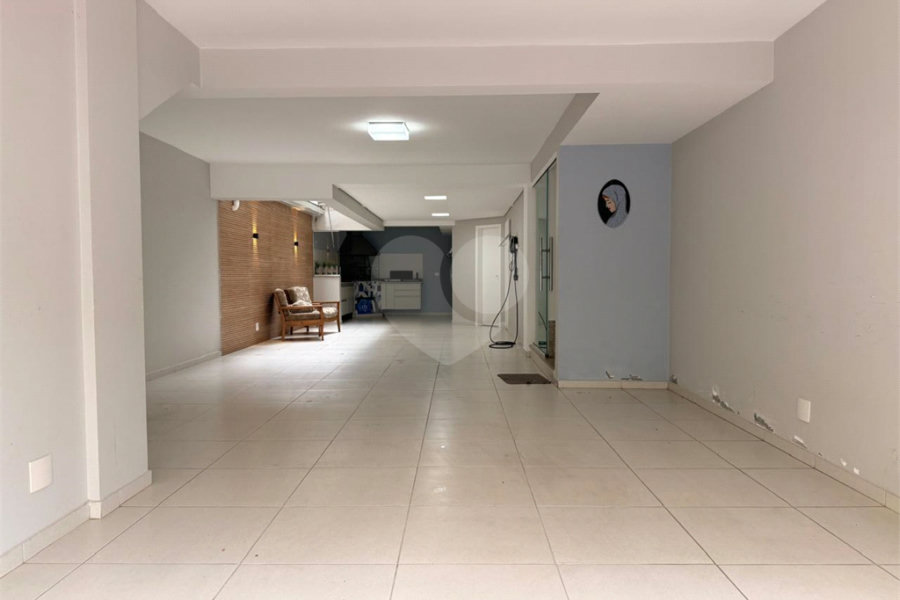 Casa à venda com 4 quartos, sendo 2 suítes, no condomínio Florada da Serra, São Paulo - SP