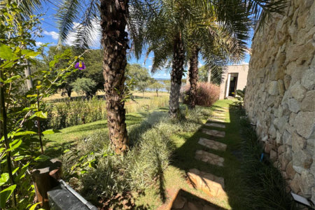 Casa à venda com 6 suítes no condomínio Vila Pinhal, Itirapina - SP