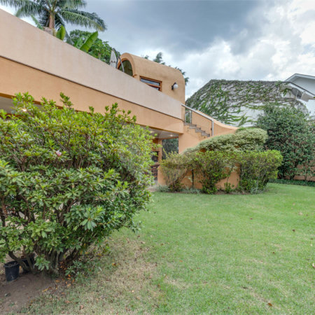 Casa à venda com 5 quartos, sendo 4 suítes, em Alto da Boa Vista, São Paulo, SP