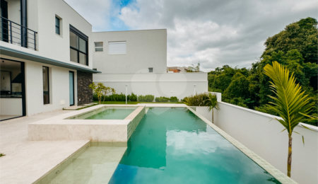 Casa à venda com 4 suítes no condomínio Villa dos Pinheiros, Indaiatuba - SP