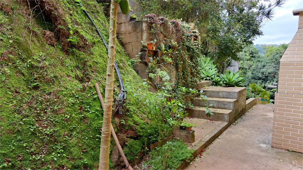 Casa à venda com 3 quartos, sendo 1 suíte, no condomínio Alpes da Cantareira, Mairiporã - SP