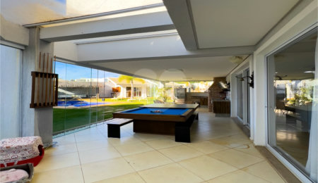 Casa à venda ou para alugar com 3 suítes no condomínio Figueira Garden, Atibaia - SP