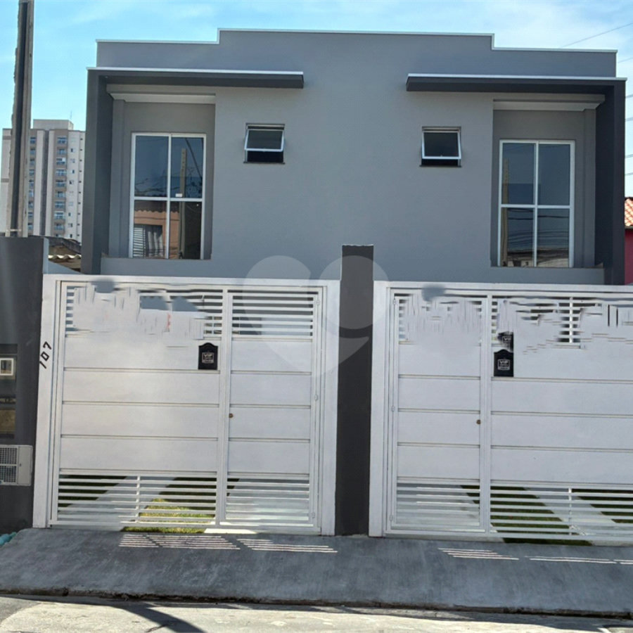 Sobrado à venda com 3 quartos, sendo 1 suíte, em Calmon Viana, Poá, SP