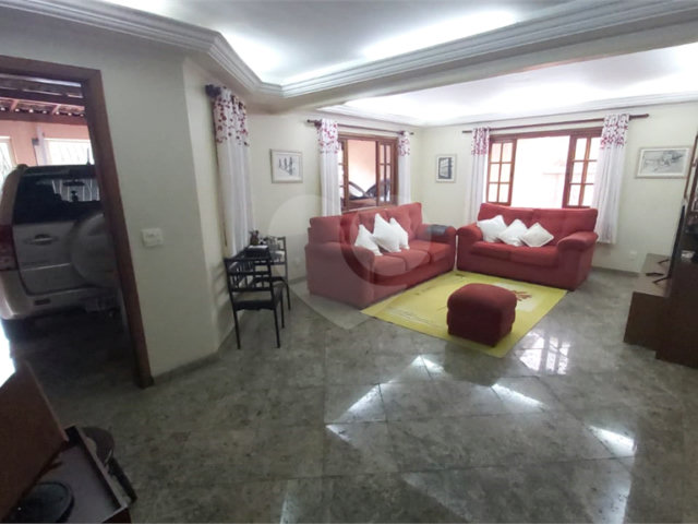 Sobrado à venda com 7 quartos, sendo 2 suítes,  em Jardim Marajoara, São Paulo, SP