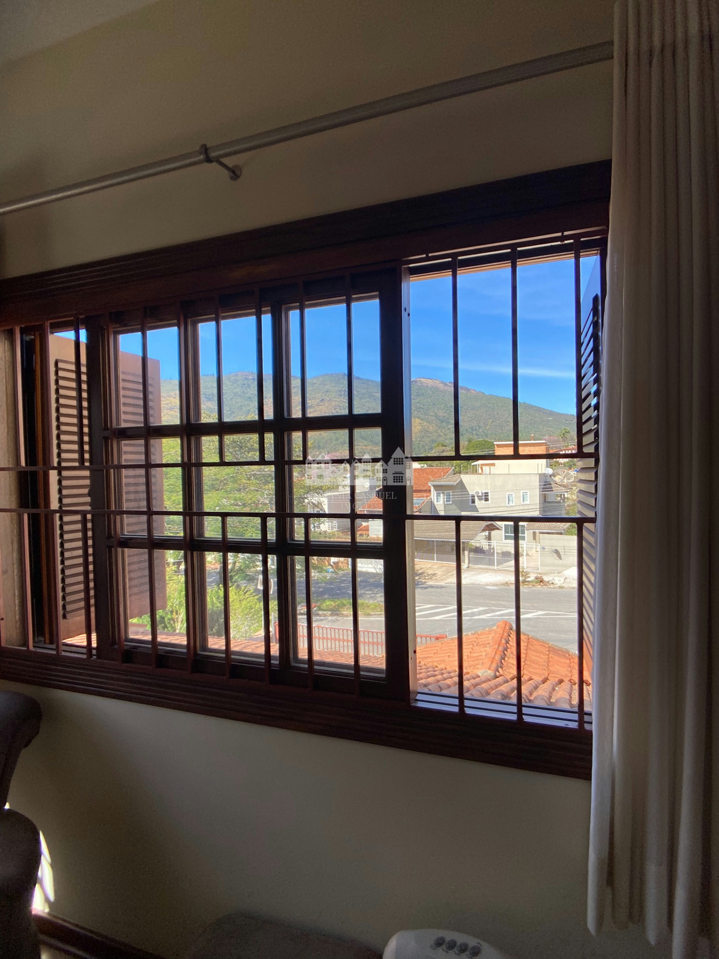 Casa à venda com 3 quartos, sendo 1 suíte, com vista deslumbrante em Recreio Maristela, Atibaia