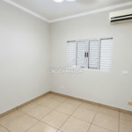 Casa para alugar com 3 quartos, sendo 1 suíte, no condomínio Recanto das Palmeiras, Três Lagoas - MS