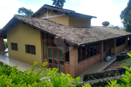 Chácara à venda com 4 quartos, sendo 1 suíte, em Bairro dos Pires, Extrema, MG