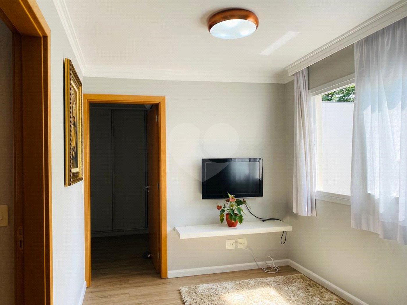 Casa à venda com 4 quartos, sendo 2 suítes, no condomínio Residencial Vila Lagos, São Paulo - SP