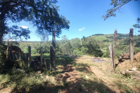 Área rural em Piracaia com 3.289 metros, ótima para chácara, as margens do rio Cachoeira