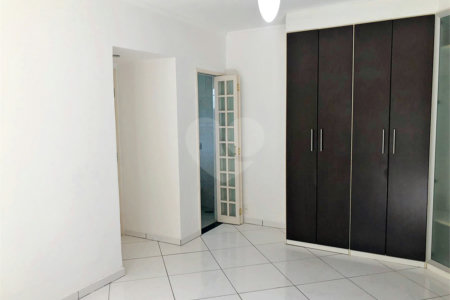 Casa à venda com 4 quartos, sendo 2 suítes, no condomínio Estância Marambaia, Vinhedo - SP