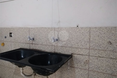 Casa à venda com 3 quartos em Jardim Santa Helena, Itaquaquecetuba, SP