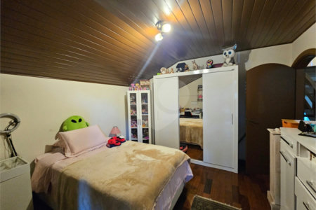 Sobrado à venda com 4 quartos, sendo 2 suítes, em Interlagos, São Paulo, SP