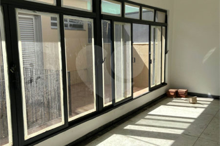 Sobrado à venda com 3 quartos, sendo 1 suíte,  em Jardim Itacolomi, São Paulo, SP
